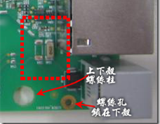 有人認(rèn)為電容旁邊已經(jīng)有螺絲將電路板固定于機(jī)殼上了，不應(yīng)該發(fā)生電路板彎曲的現(xiàn)象才對(duì)。