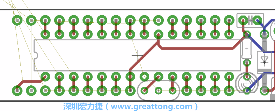 諧振器應(yīng)擺放在ATmega微控制器的針腳8、9和10旁邊，在共鳴器和微控制器中間的高頻信號(hào)線應(yīng)該要愈短愈好，此外，其它的信號(hào)線應(yīng)該要遠(yuǎn)離這個(gè)區(qū)域且配置在諧振器的下方，這樣做是為了防止不必要的無(wú)線電波干擾。