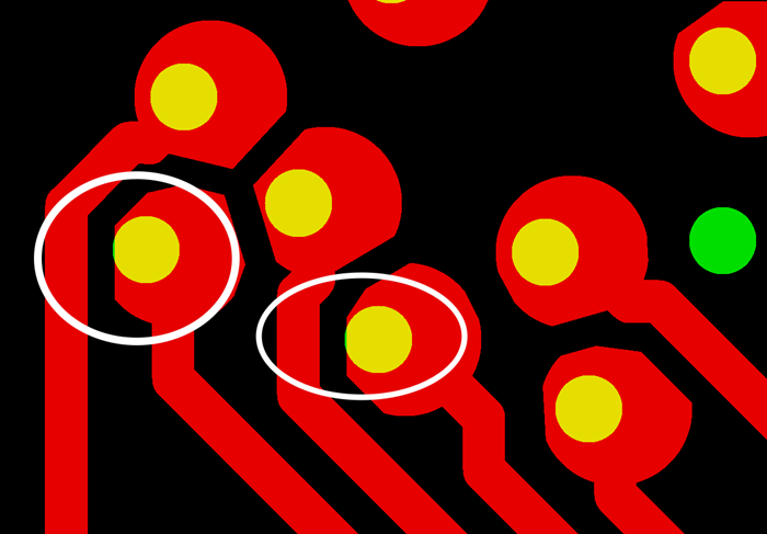 PCB生產(chǎn)會產(chǎn)生同一方向性的小小量偏移，焊盤被削的方向無規(guī)則，最惡劣的情況還會出現(xiàn)個別孔破焊環(huán)